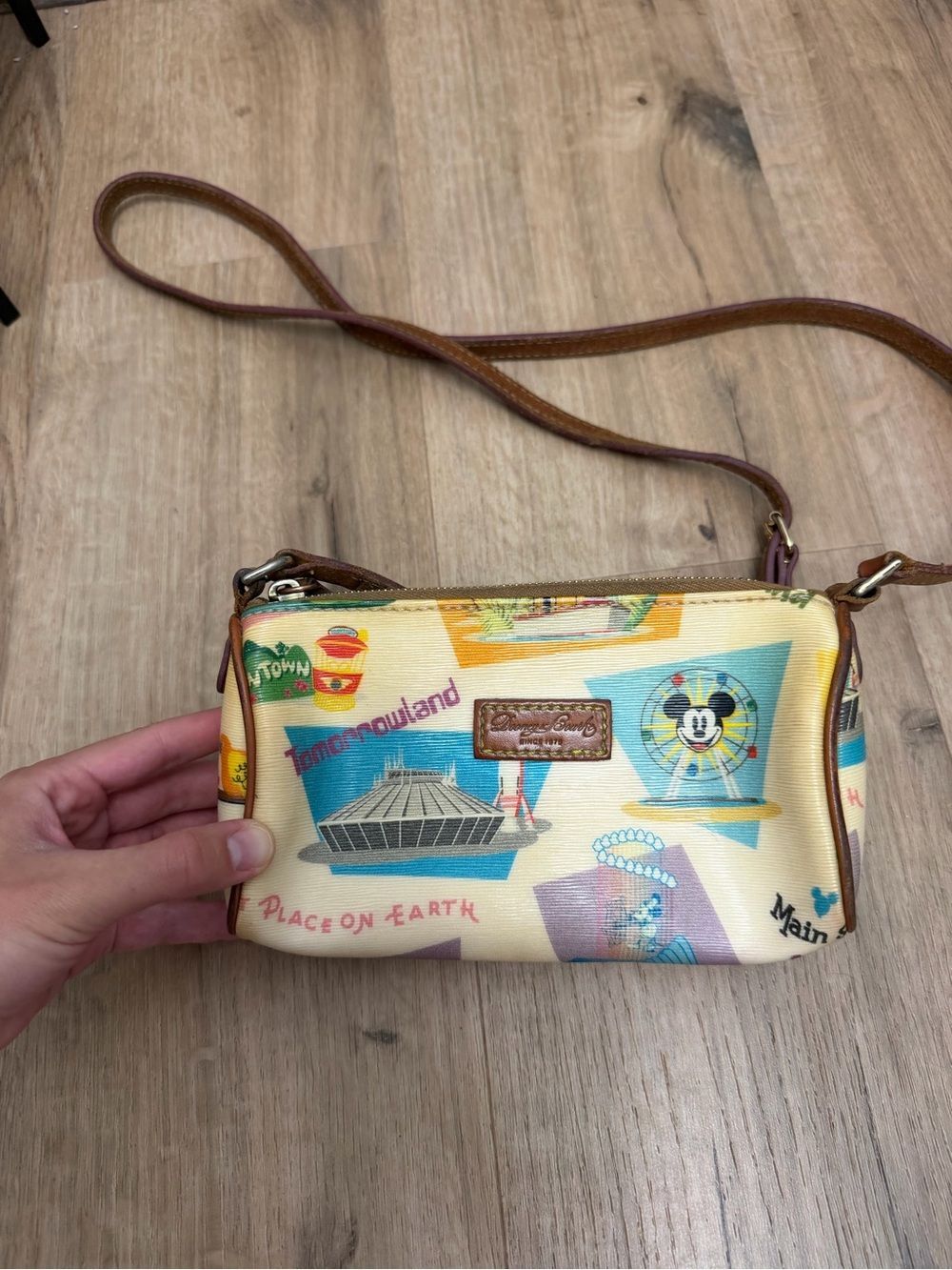 VTG Disney Parks × Dooney & Bourke Sketch crossbody bag